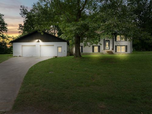 216 Park Circle Dr W, Charlotte, TN, 37036-4910 | Card Image