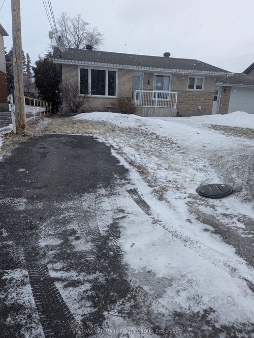 2-871 St Jacques St, Rockland, ON, K4K1C1 | Card Image