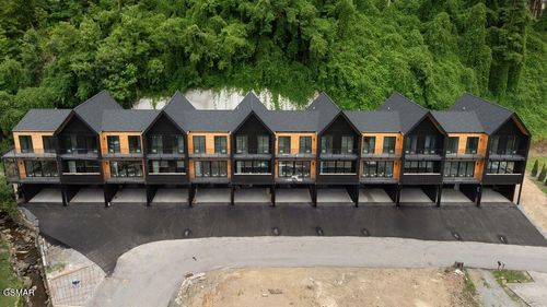 2-215 Circle Dr, GATLINBURG, TN, 37738-3418 | Card Image