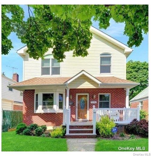 7942 257th Street, New York, NY, 11004 | Card Image