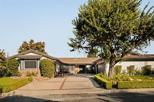 22370 Algunas Rd, Woodland Hills, CA, 91364-5002 | Card Image