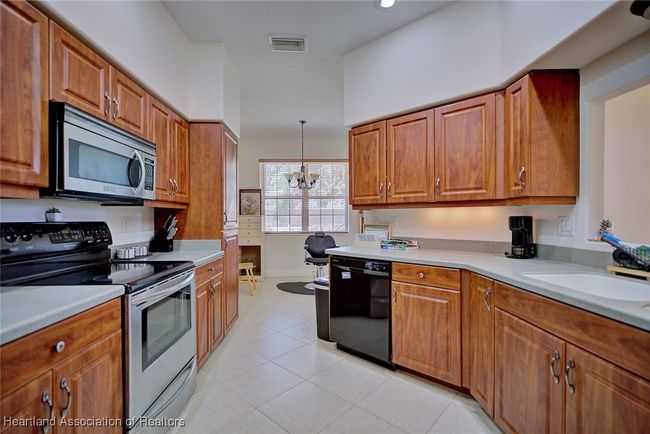 2920 Fairway Ln, House other with 3 bedrooms, 2 bathrooms and null parking in BOWLING GREEN FL | Image 9