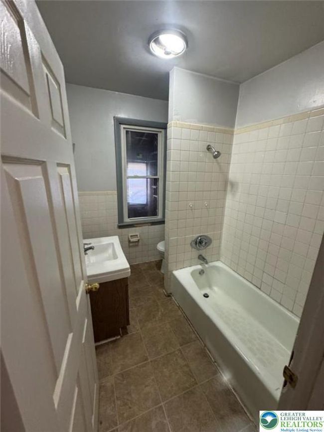 APT-2 - 51 W Catawissa St, Condo with 2 bedrooms, 1 bathrooms and null parking in Nesquehoning PA | Image 4