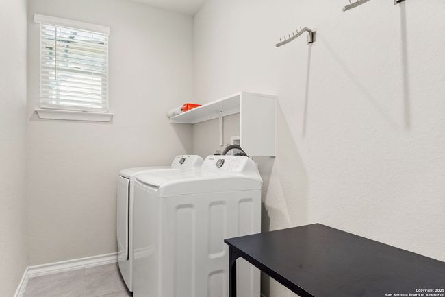 5603 Chestnut Xing, House other with 5 bedrooms, 3 bathrooms and null parking in San Antonio TX | Image 13