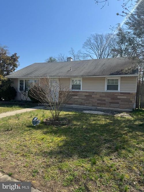 3 Fern Cir, WEST BERLIN, NJ, 08091-3712 | Card Image