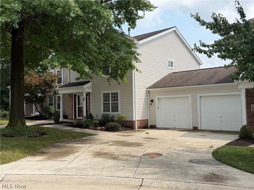 8531 Ravenswood Ln, Macedonia, OH, 44056-1743 | Card Image