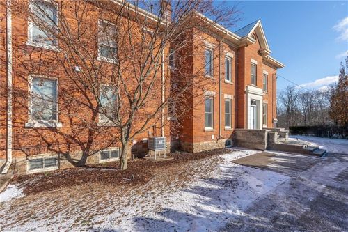 b-322 Mount Albion Rd, Hamilton, ON, L8K5T2 | Card Image