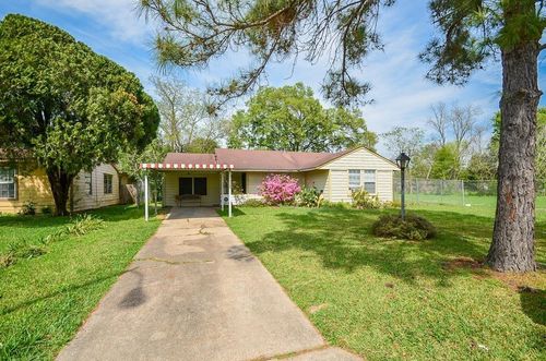 5515 Flamingo Dr, Houston, TX, 77033-3112 | Card Image