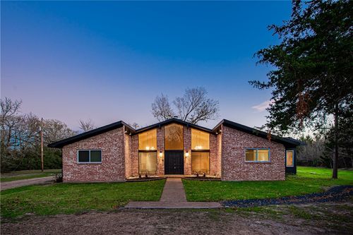 5004 Enchanted Oaks Dr, College Station, TX, 77845-7652 | Card Image