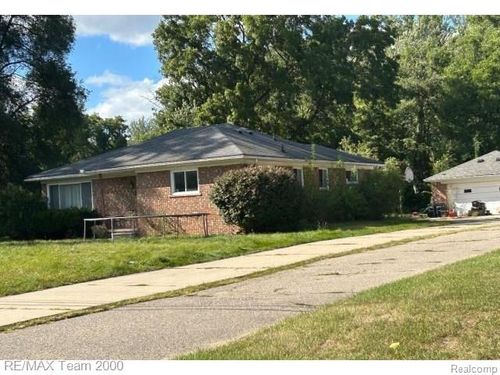 32652 Cadillac St, Farmington Hills, MI, 48336-4273 | Card Image