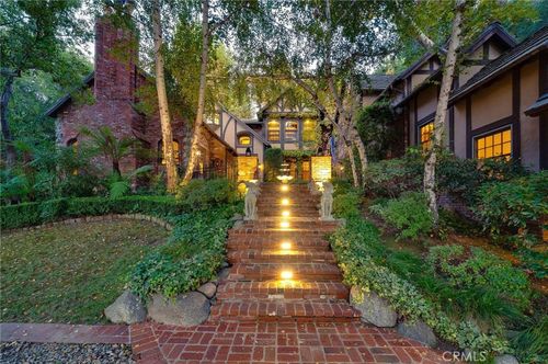 5200 Jessen Dr, La Canada Flintridge, CA, 91011-1329 | Card Image