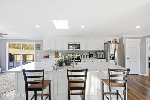 7630 N Highway Vv, COLUMBIA, MO, 65202-9090 | Card Image