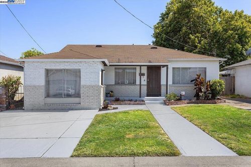 576 Pomona St, Ashland, CA, 94580-1048 | Card Image