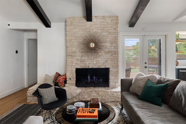 Gas burning fireplace! | Image 9