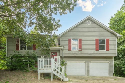 554 Oak Landing Cir, Douglasville, GA, 30134-7823 | Card Image