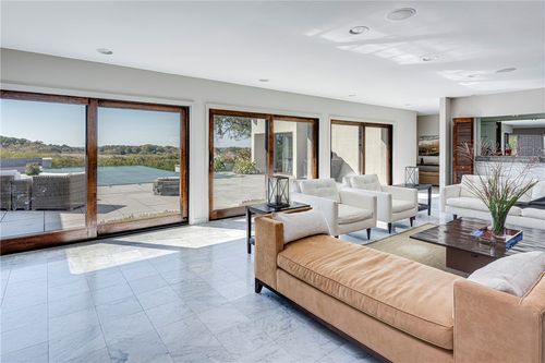 111 Ocean Ave, Newport, RI, 02840-6504 | Card Image