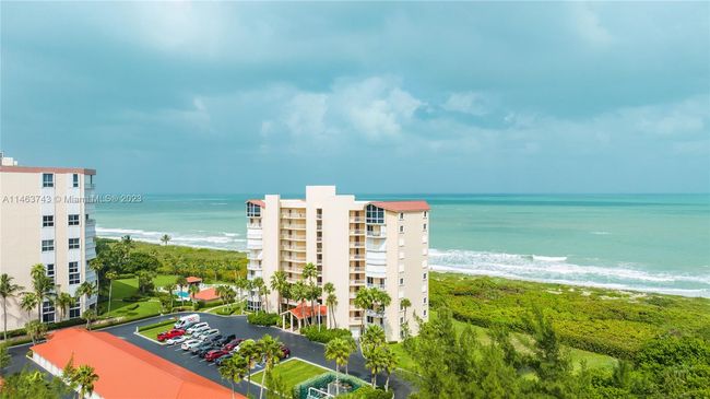 405 - 3870 N Highway A1a, Condo with 2 bedrooms, 2 bathrooms and null parking in Hutchinson Island FL | Image 42