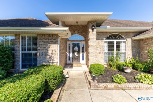 519 Summer Cove Cir Nw, Madison, AL, 35757-7584 | Card Image