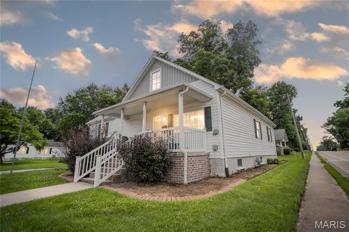 400 S Arch St, Jerseyville, IL, 62052-2502 | Card Image