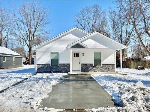 639 Mann Ave, Austin, IN, 47102-1117 | Card Image