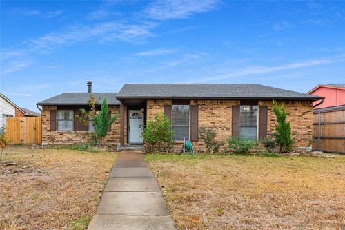 2110 Rose Hill Rd, Carrollton, TX, 75007-3207 | Card Image