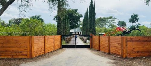 19820 Sw 244th St, Homestead, FL, 33031-1141 | Card Image