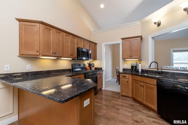 5506 Baraboo Court, Home with 2 bedrooms, 2 bathrooms and null parking in Davenport IA | Image 9