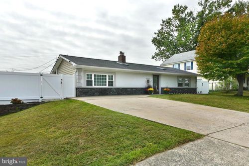 31 Briaroot Ln, LEVITTOWN, PA, 19054-2113 | Card Image