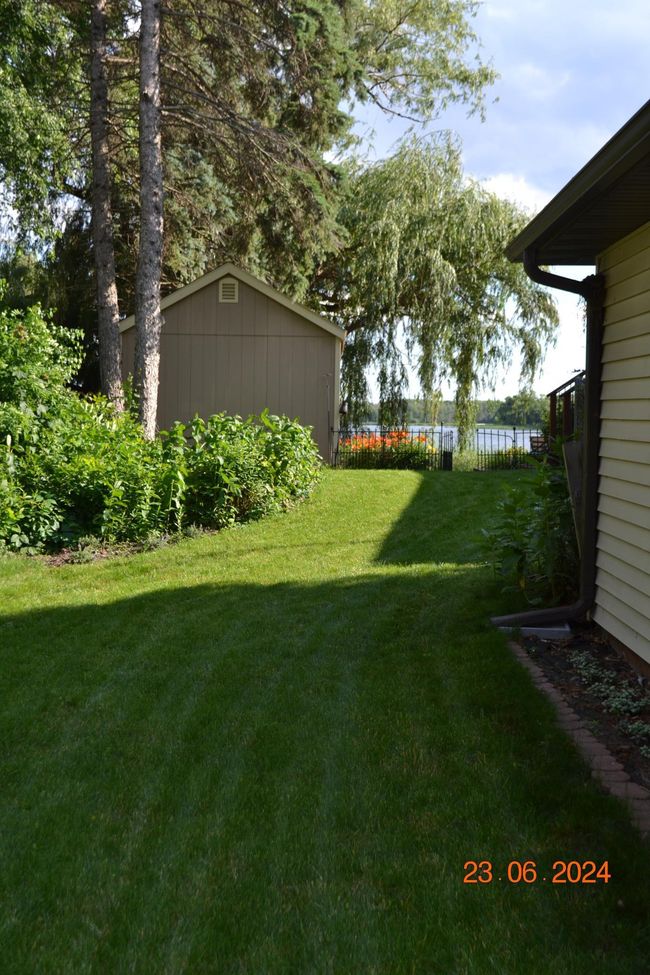 Well maintained lawn and landscaping making it the perfect place to entertain friends and family | Image 55