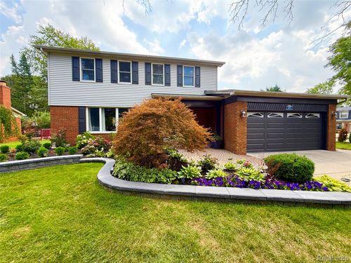 5902 Cliffside Dr, Troy, MI, 48085-3850 | Card Image
