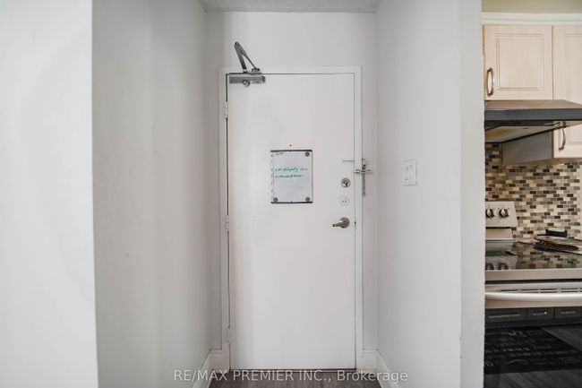 1003 - 390 Dixon Rd, Condo with 2 bedrooms, 1 bathrooms and 1 parking in Etobicoke ON | Image 21