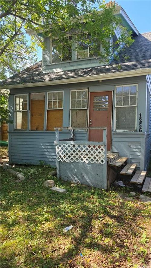 1256 King St, Regina, SK, S4T4E9 | Card Image