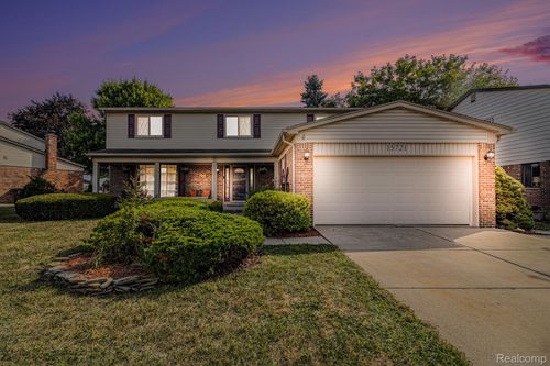 15721 Kristin Ln, Riverview, MI, 48193-8136 | Card Image