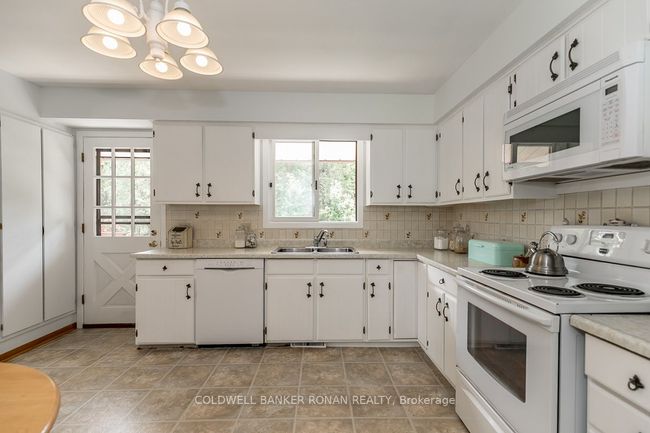 2360 Concession Rd 5, House other with 3 bedrooms, 2 bathrooms and 6 parking in Loretto ON | Image 12
