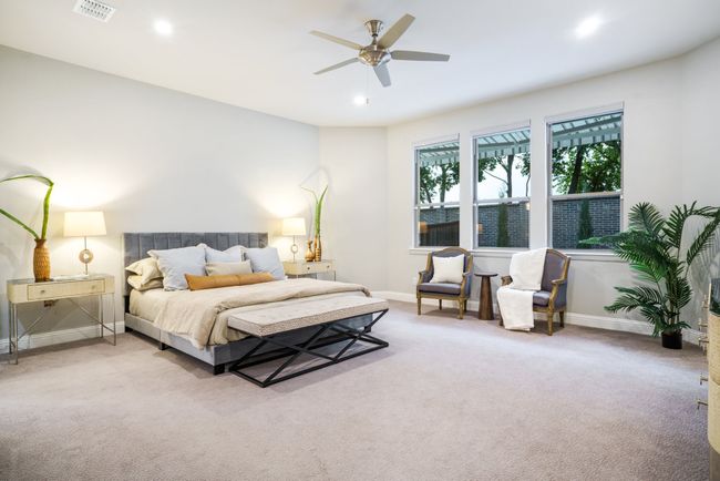 Generous sized primary bedroom overlooking sparkling pool | Image 20