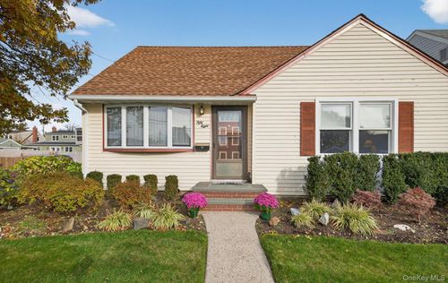 58 Virginia Ave, Plainview, NY, 11803-3520 | Card Image