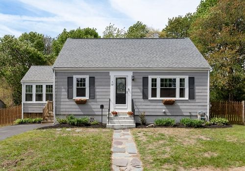 17 Melvern Rd, Abington, MA, 02351-2517 | Card Image
