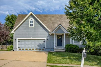 View of front of property with a front lawn | Image 1