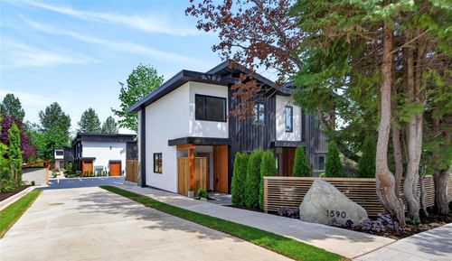 2-1590 Piercy Ave, Courtenay, BC, V9N3E9 | Card Image