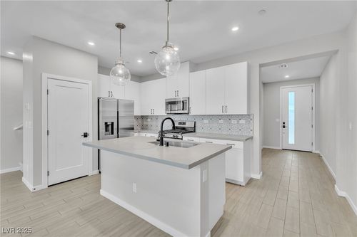 9276 Desert Pearl Ave, Las Vegas, NV, 89148-6802 | Card Image