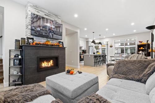 211-46150 Thomas Rd, Chilliwack, BC, V2R6B3 | Card Image