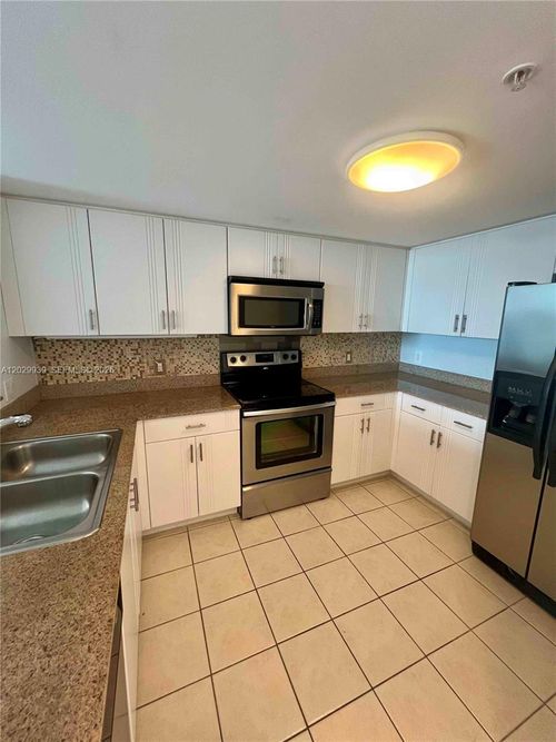 400-60 Nw 37th Ave, Miami, FL, 33125-4824 | Card Image