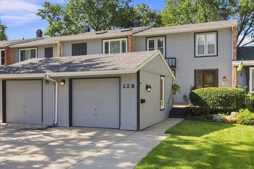 228 Willow Ln, Bloomingdale, IL, 60108-1910 | Card Image