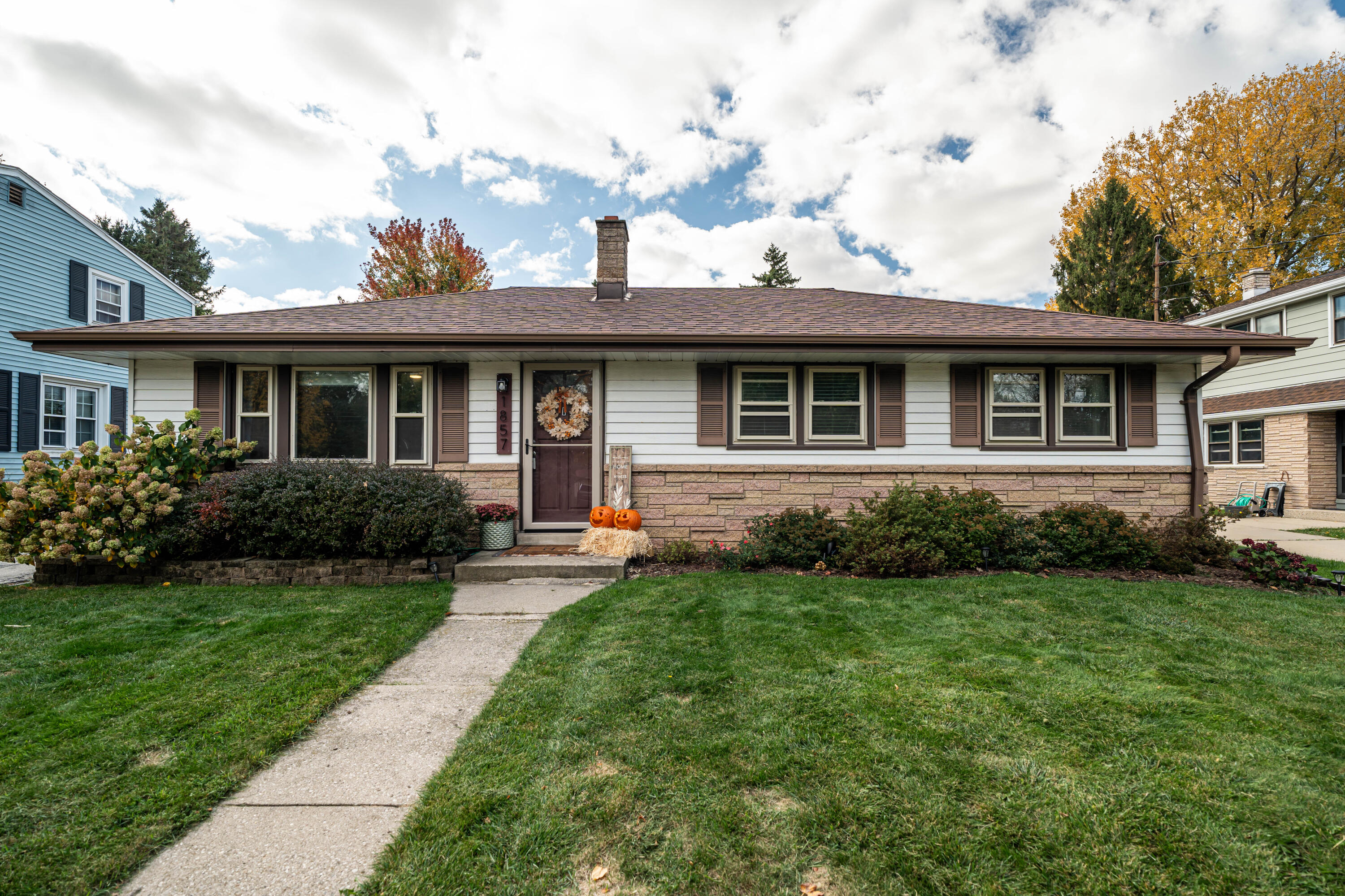 1857 E Leroy Ave, For Sale in Saint Francis Zoocasa