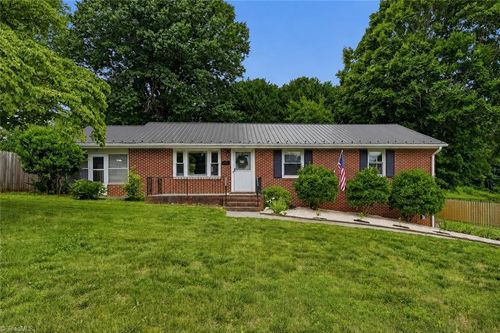 136 Queensbury Rd, Winston Salem, NC, 27104-3538 | Card Image