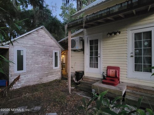 216 N Summit St, Crescent City, FL, 32112-2302 | Card Image