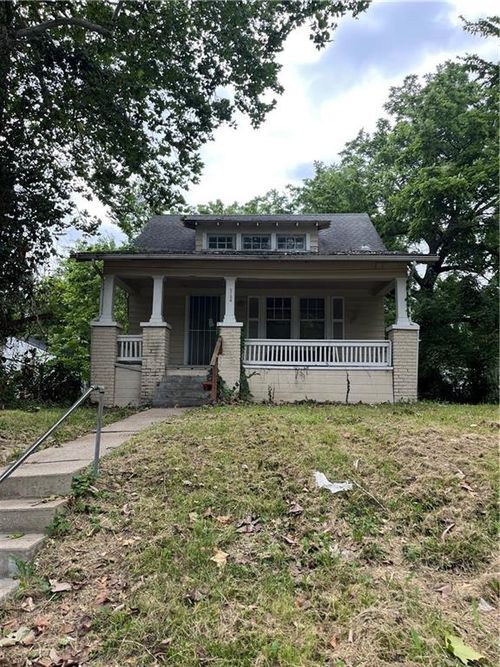 7134 Indiana Ave, Kansas City, MO, 64132-1916 | Card Image