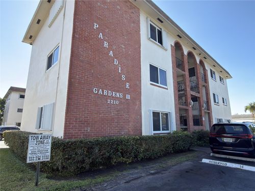 207-2210 Taylor St, Hollywood, FL, 33020-7404 | Card Image