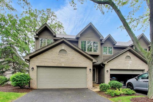 919 Millcreek Cir, Elgin, IL, 60123-2333 | Card Image