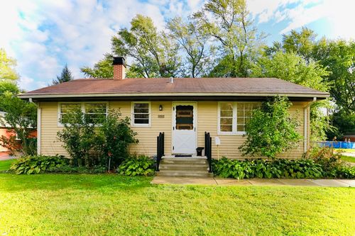 423 Lawrence Ave, Grayslake, IL, 60030-1243 | Card Image